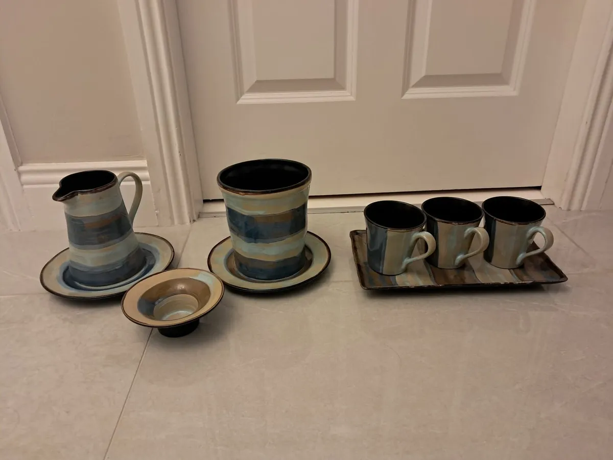 9 piece Pottery set