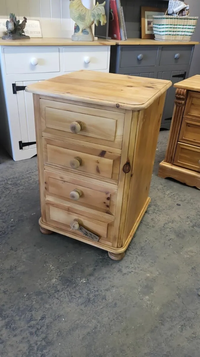 Pair large vintage pine bedside lockers - Image 2