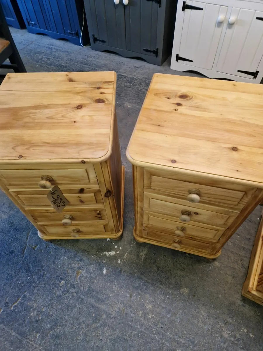 Pair large vintage pine bedside lockers - Image 4
