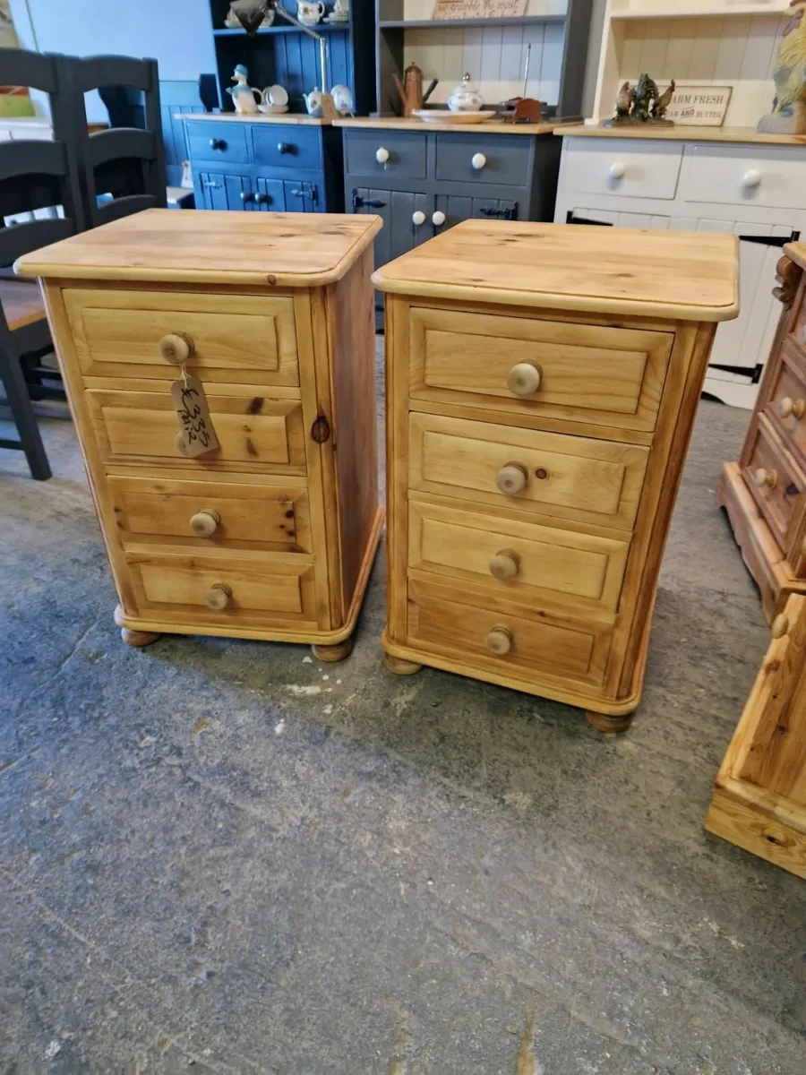 Pair large vintage pine bedside lockers - Image 1