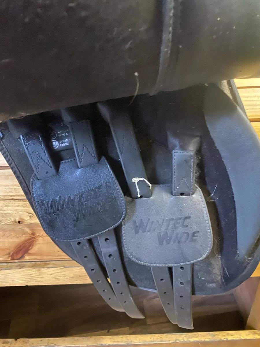 17” Wintec wide adjustable saddle - Image 2