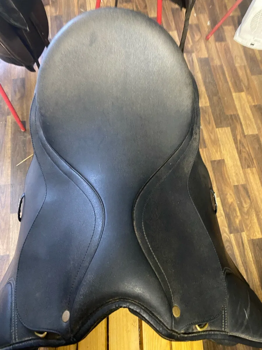17” Wintec wide adjustable saddle - Image 3