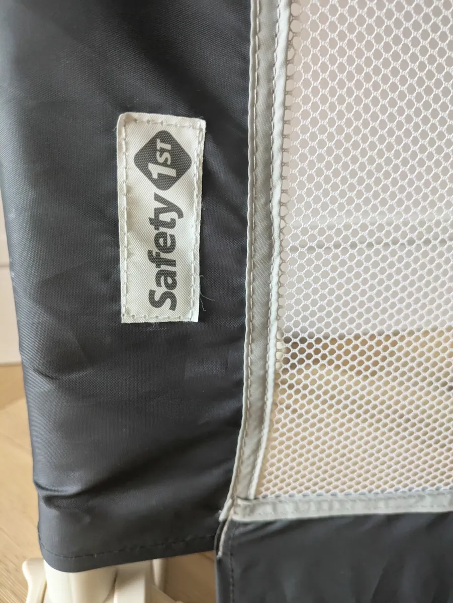 Bed safety guard - Image 1