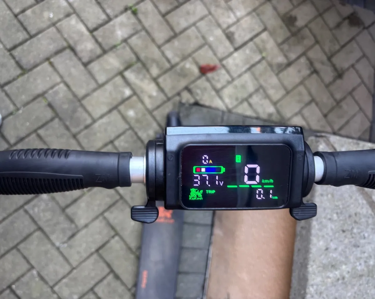 KuKirin foldable E-scooter - Image 3