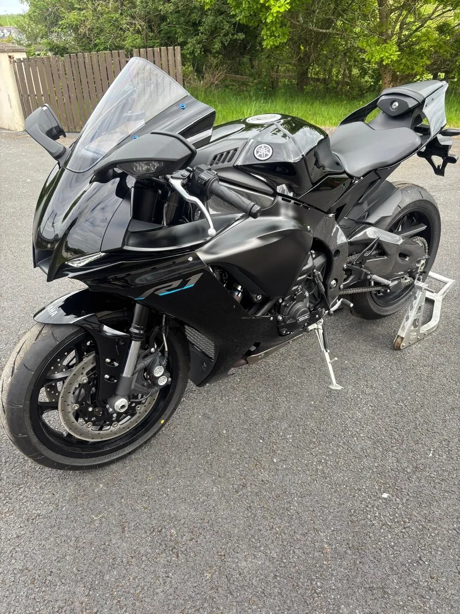 Yamaha R1 - Image 1