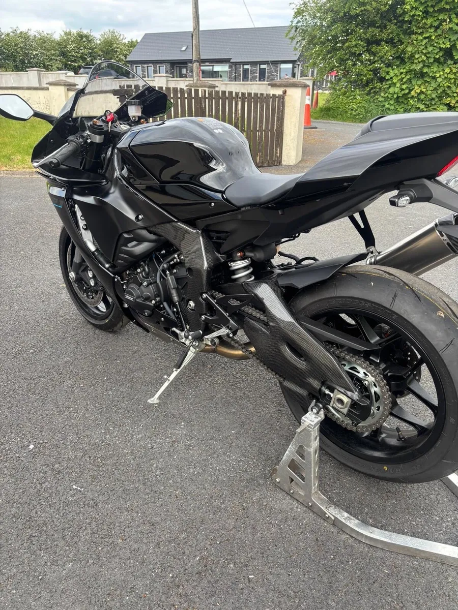 Yamaha R1 - Image 3
