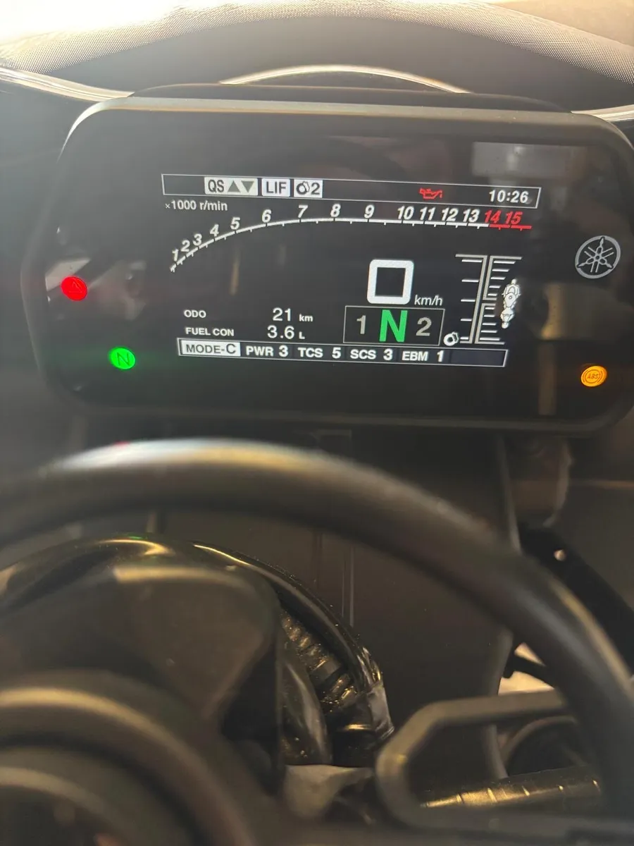 Yamaha R1 - Image 4