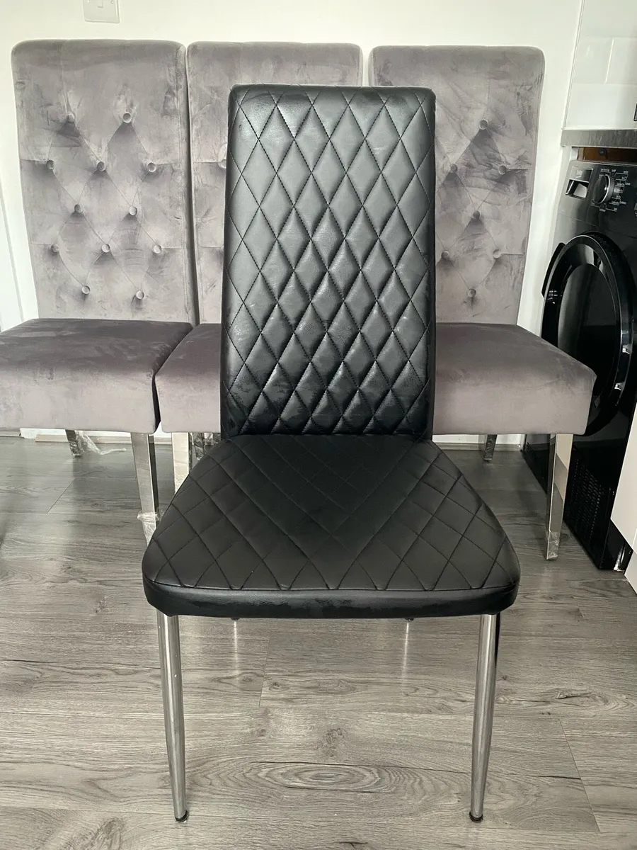 Dining table and chairs - Image 3