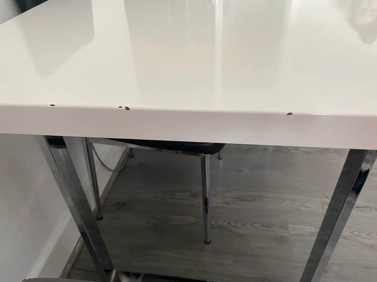 Dining table and chairs - Image 4