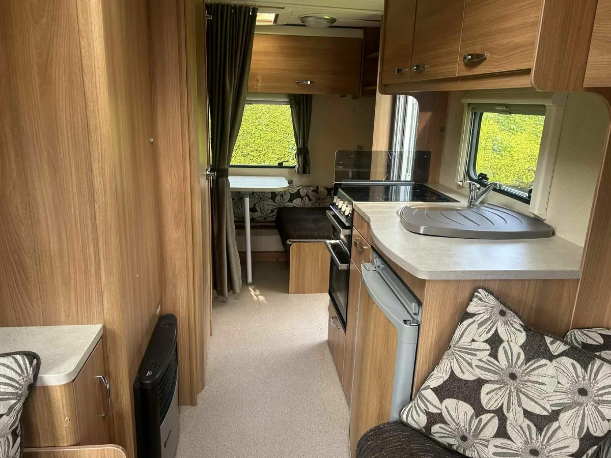 Sprite musketeer lightweight 4 berth caravan - Image 4
