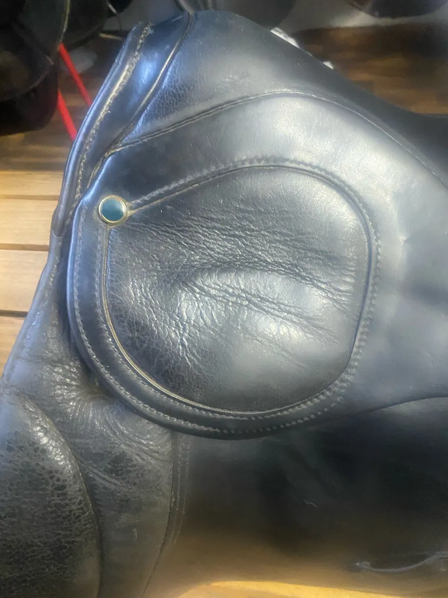 Stubben 17.5 Leather saddle - Image 2