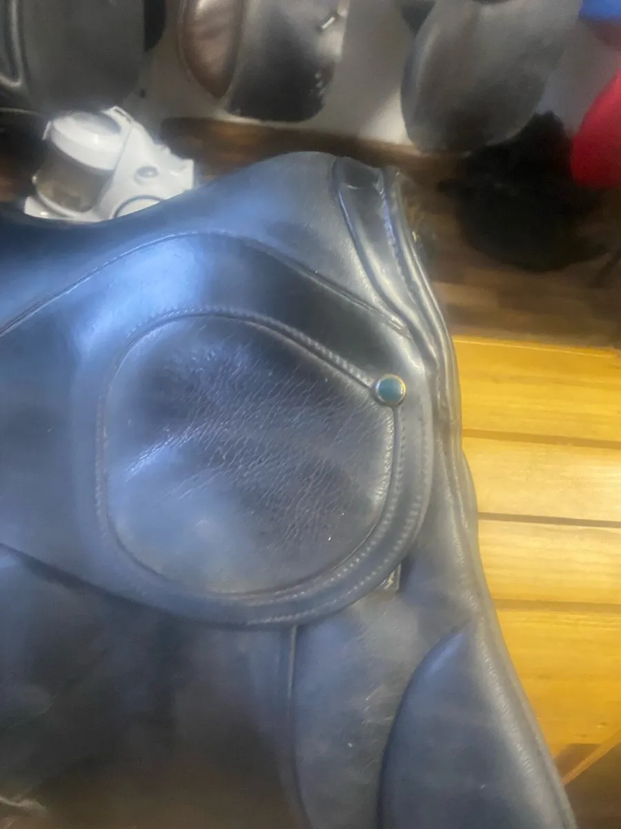 Stubben 17.5 Leather saddle - Image 3