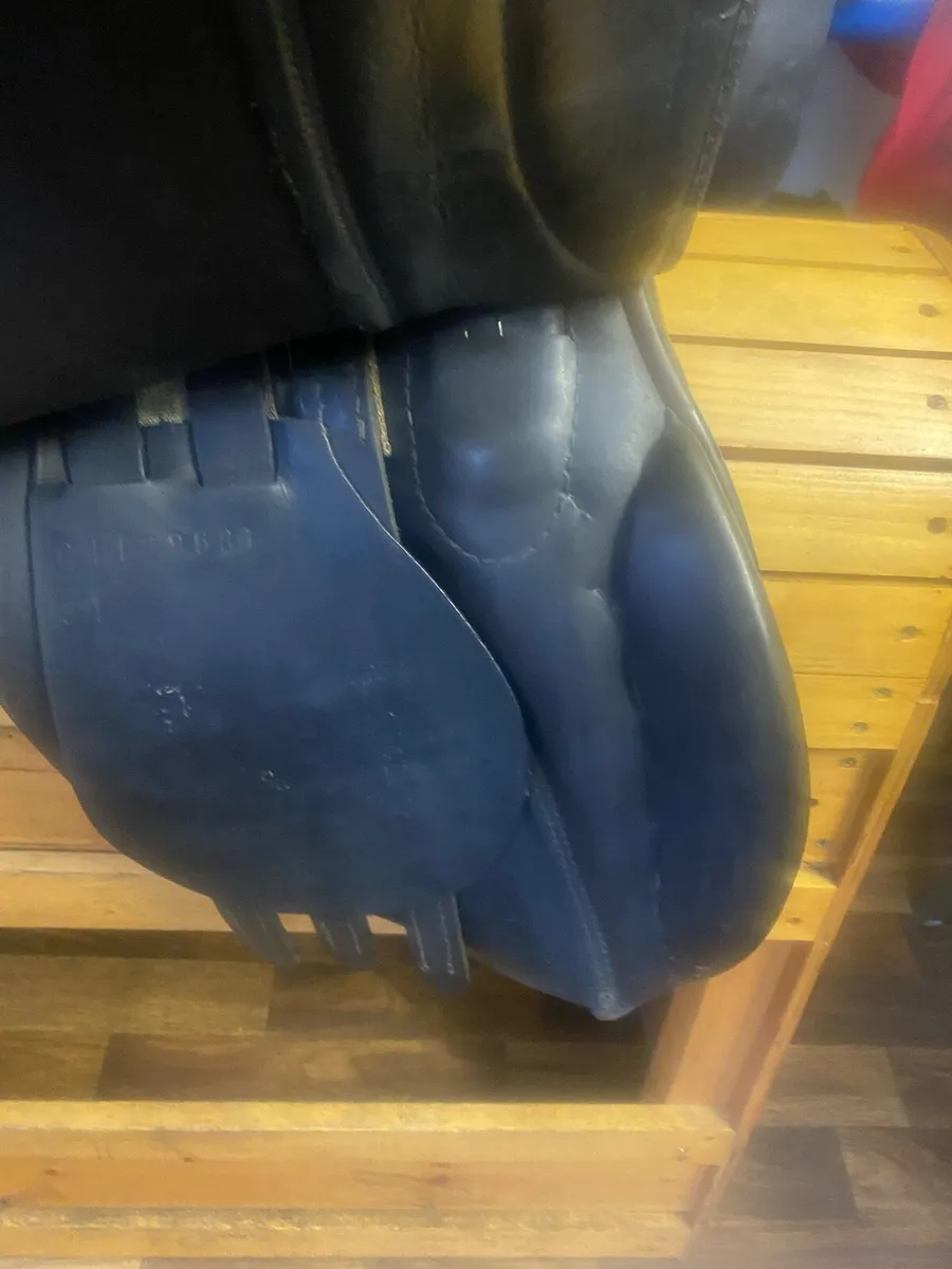 Stubben 17.5 Leather saddle - Image 4