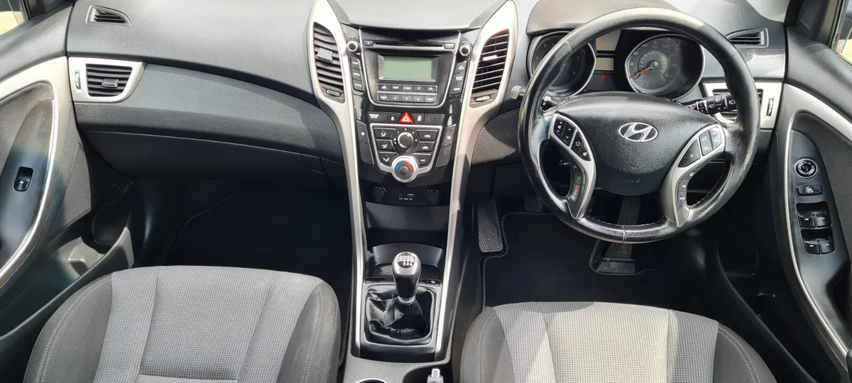 Hyundai i30 1.6 Diesel SE Blue Drive Estate 2016 - Image 3