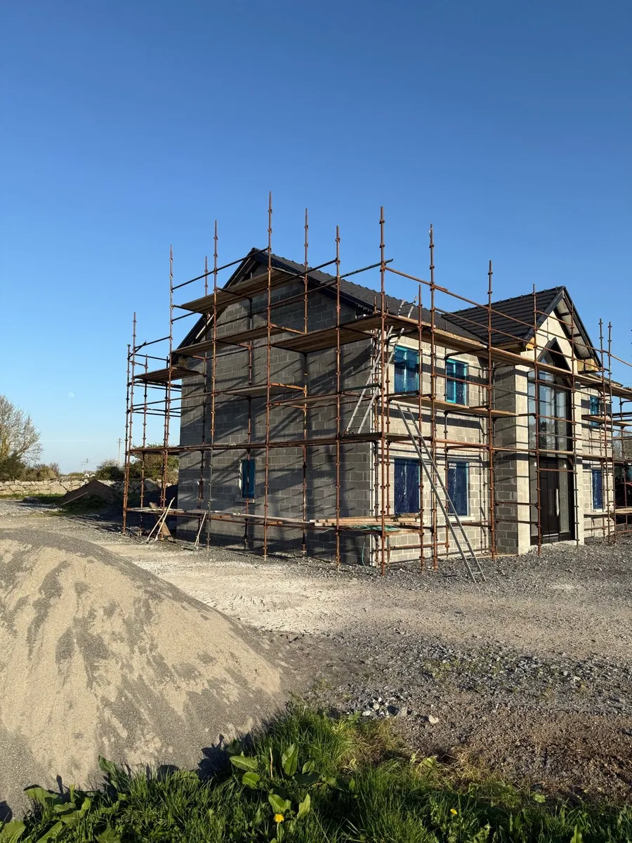 Scaffolding for 3500 sq ft house - Image 2