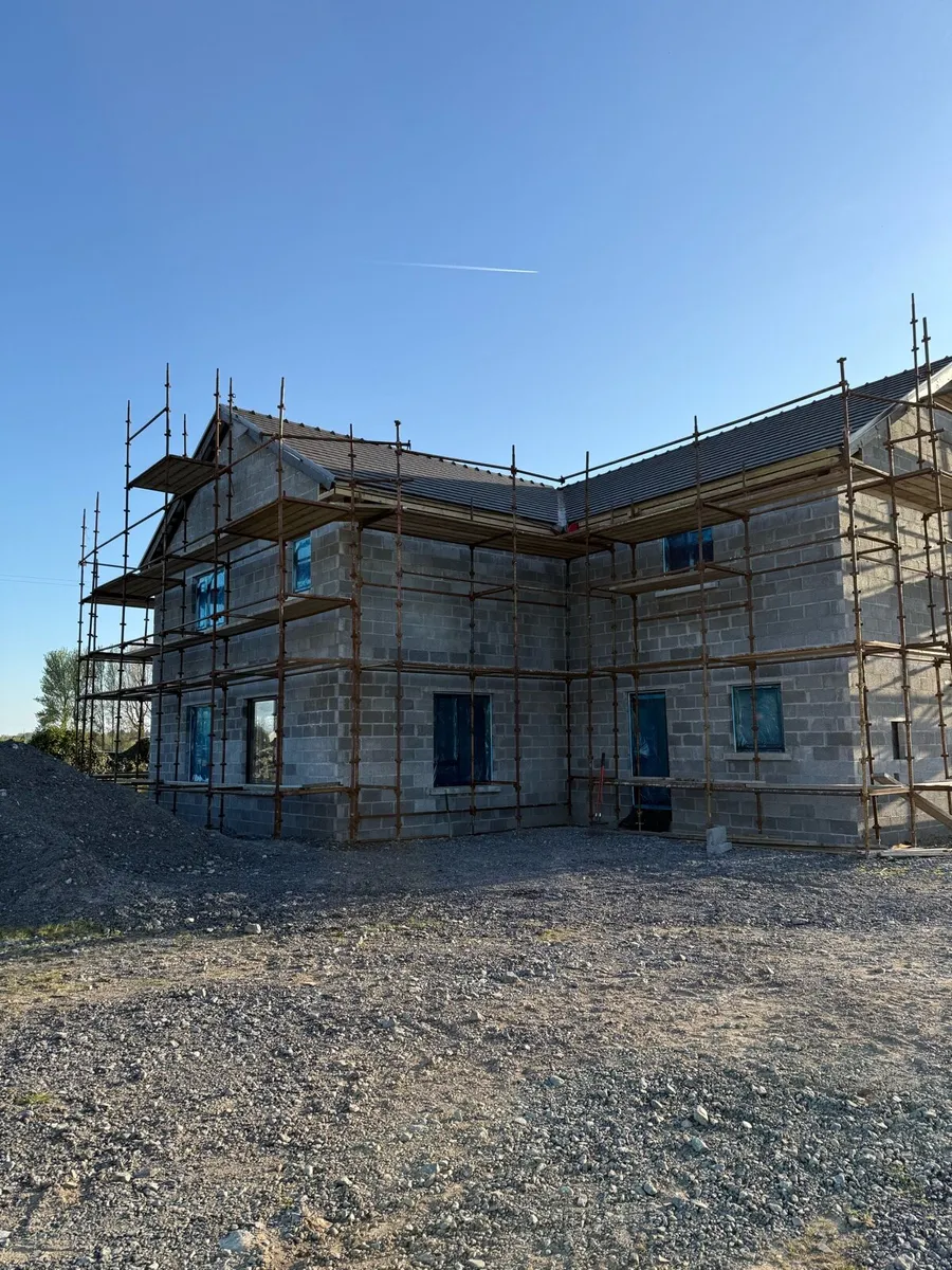 Scaffolding for 3500 sq ft house - Image 3