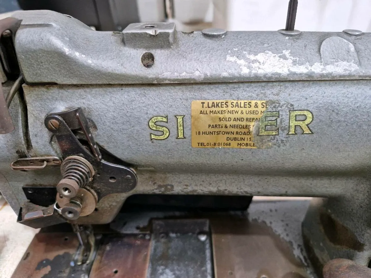 Singer sewing machine electric 211G156 - Image 3