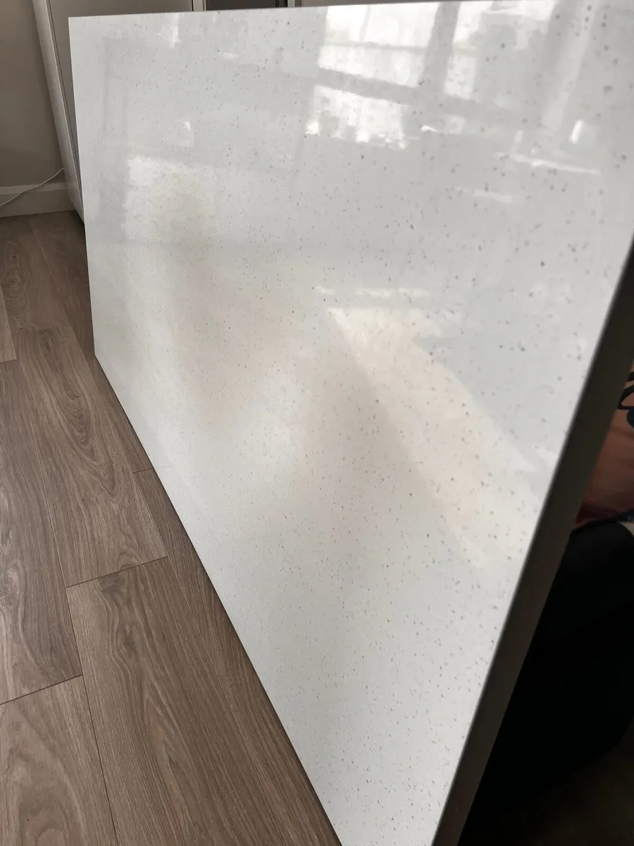 Kitchen island counter top - Image 1