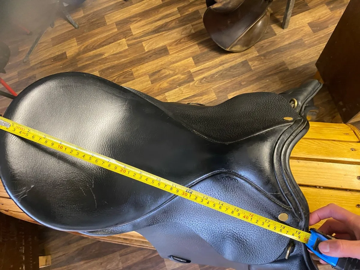 Ex wide 18” black Leather saddle - Image 1