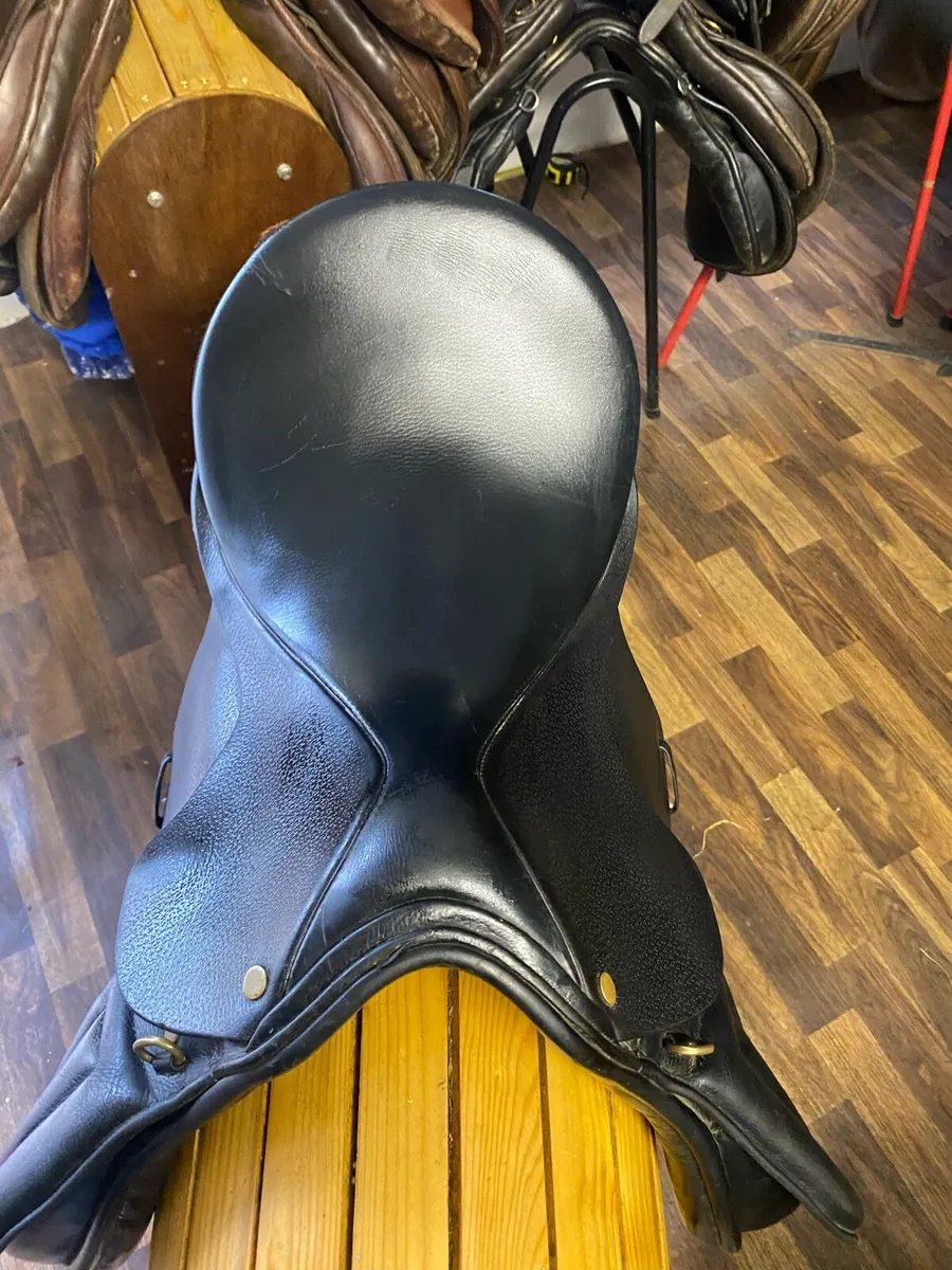 Ex wide 18” black Leather saddle - Image 2