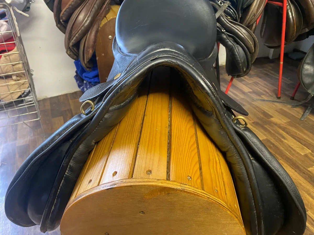 Ex wide 18” black Leather saddle - Image 3