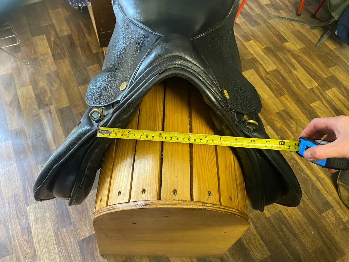 Ex wide 18” black Leather saddle - Image 4