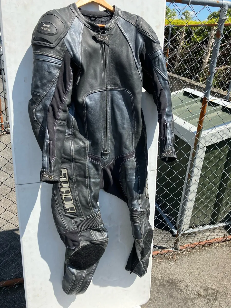 Spade One Piece Leather Motorcycle Suit - Image 2