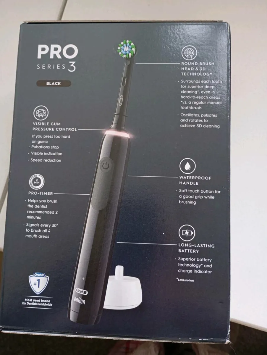 Oral B Pro Series 3 Electric toothbrush - Image 1