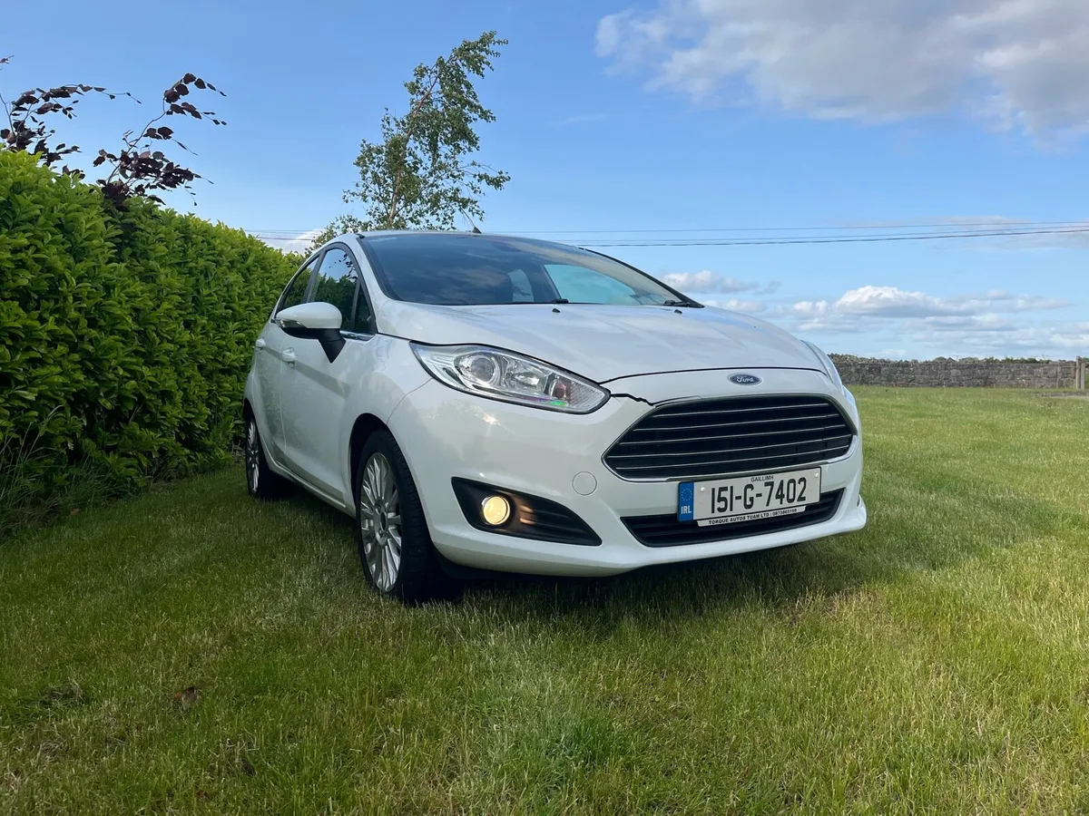 Ford Fiesta 2015 - Image 2