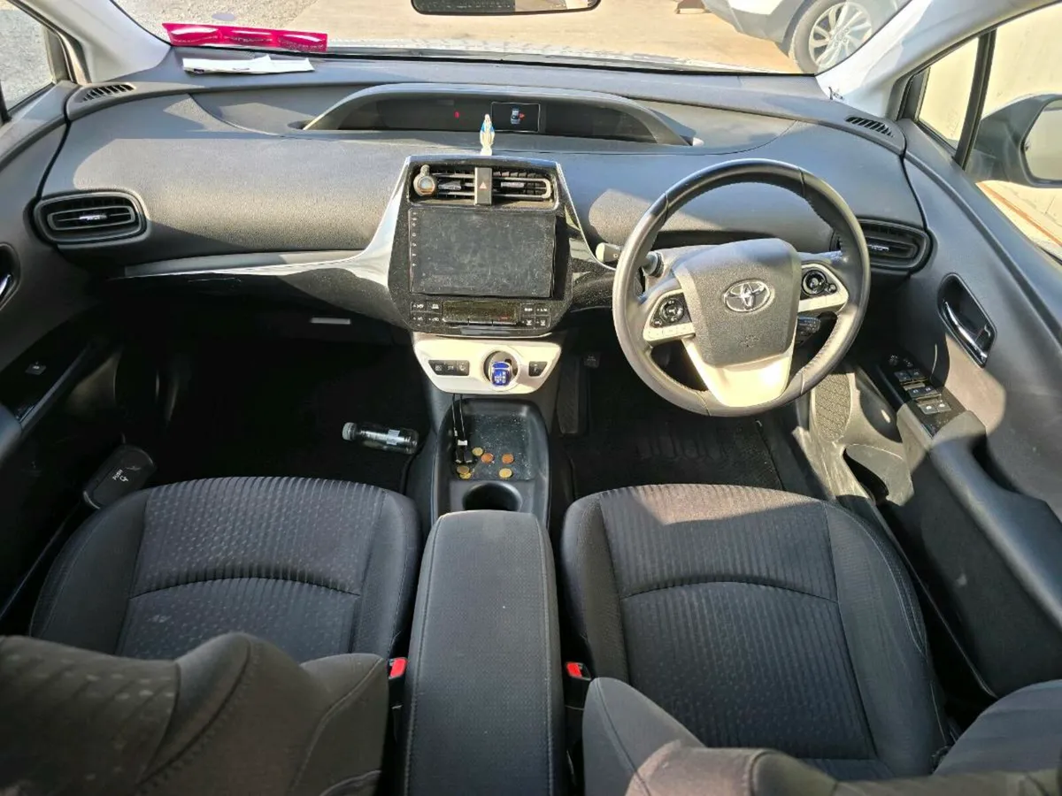 181 TOYOTA PRIUS - Image 2