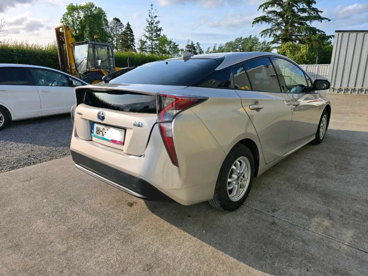 181 TOYOTA PRIUS - Image 3