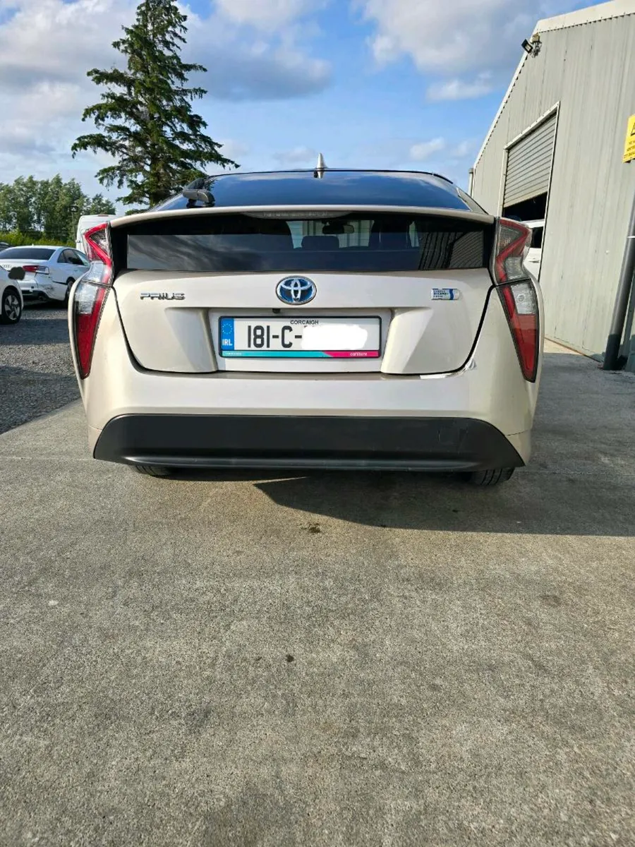 181 TOYOTA PRIUS - Image 4