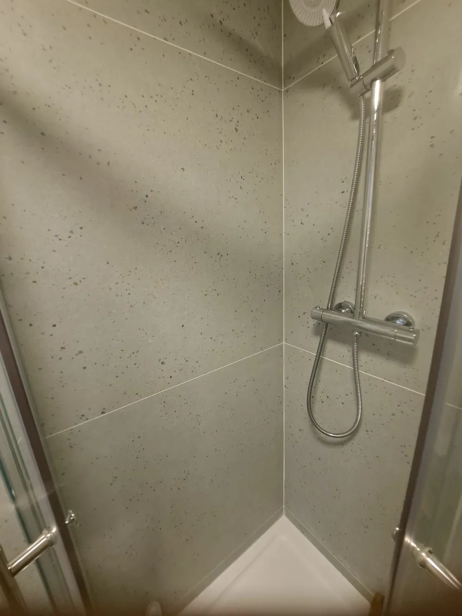 Bathroom tiles - Image 2
