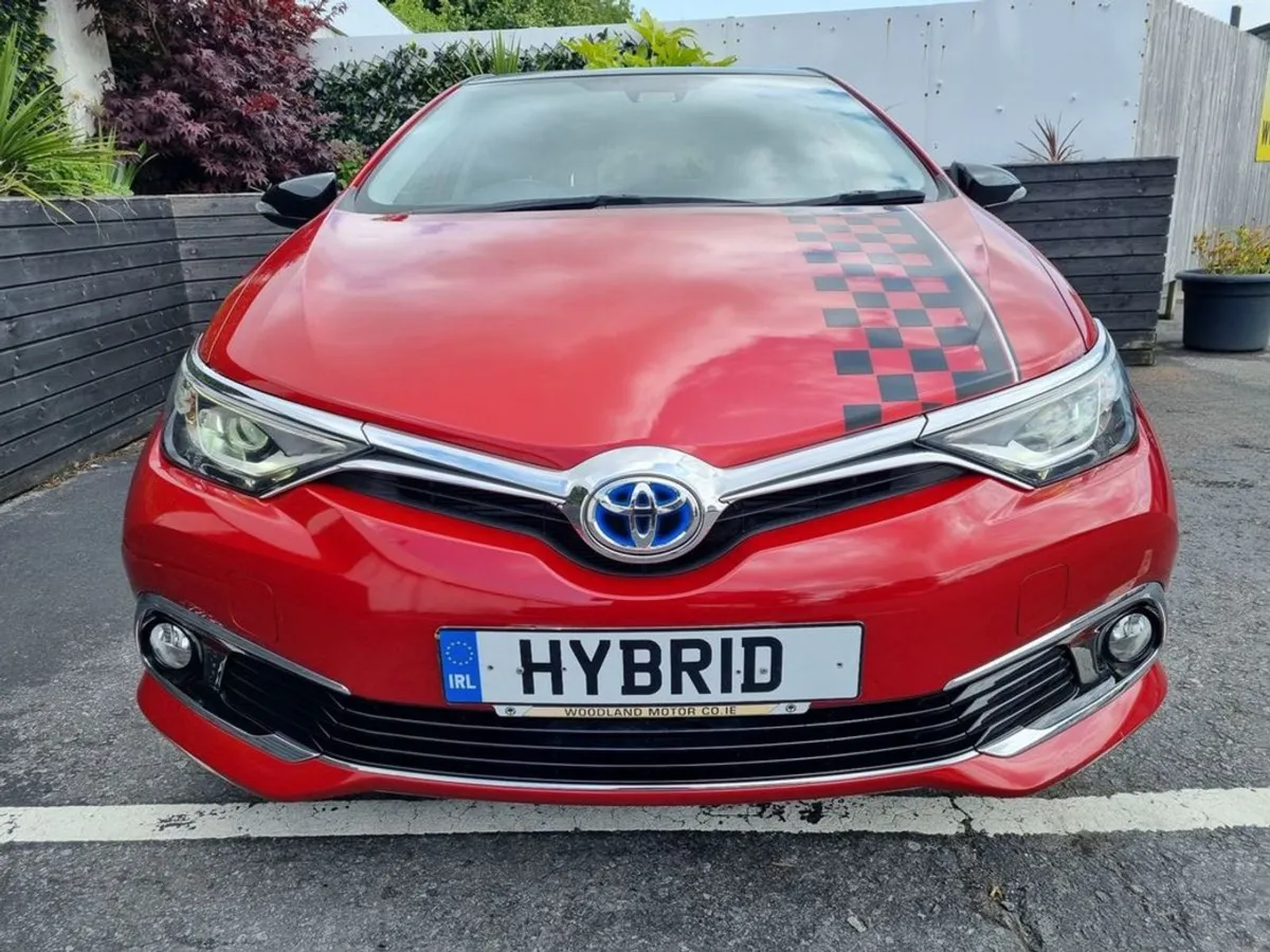 Toyota Auris Hybrid / Luna Sport Brick Lane Editi - Image 4
