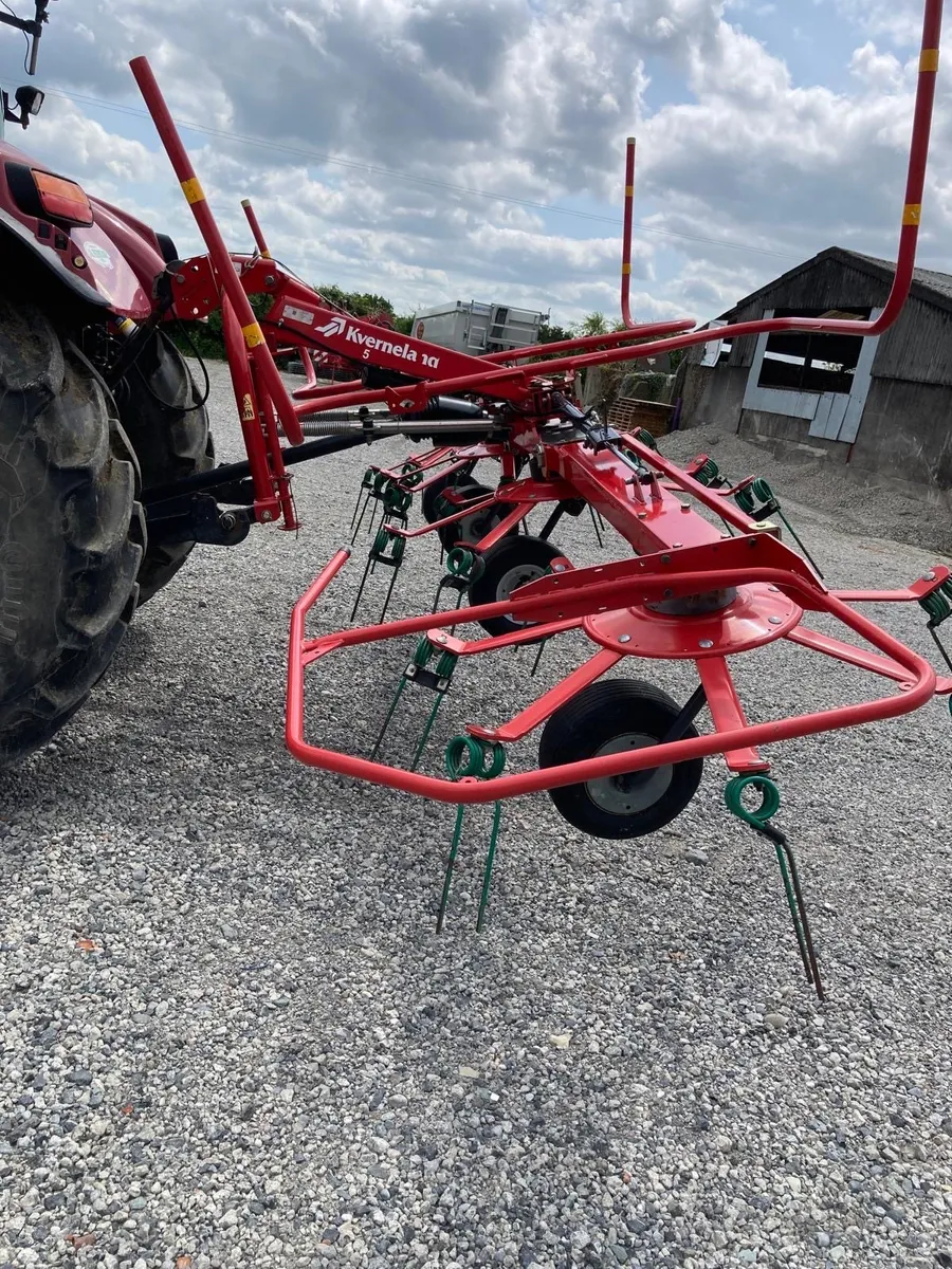 Kverneland 4 rotor Tedder - Image 3