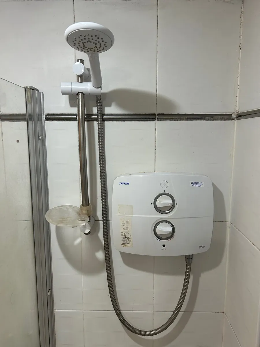 Triton electric shower - Image 2