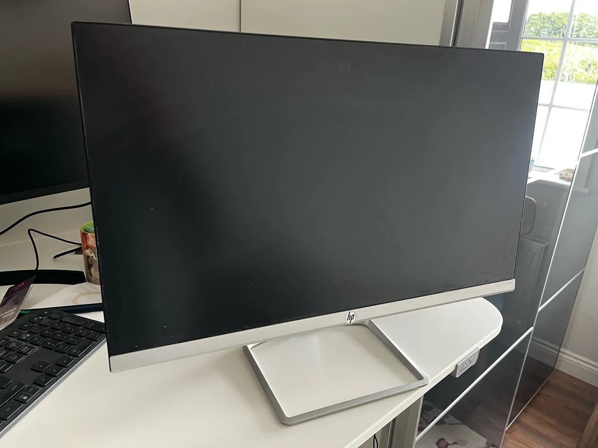 HP 24f 24” Widescreen monitor - Image 1