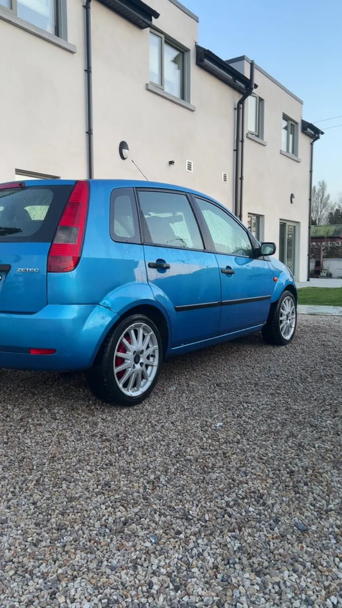Ford fiesta - Image 4