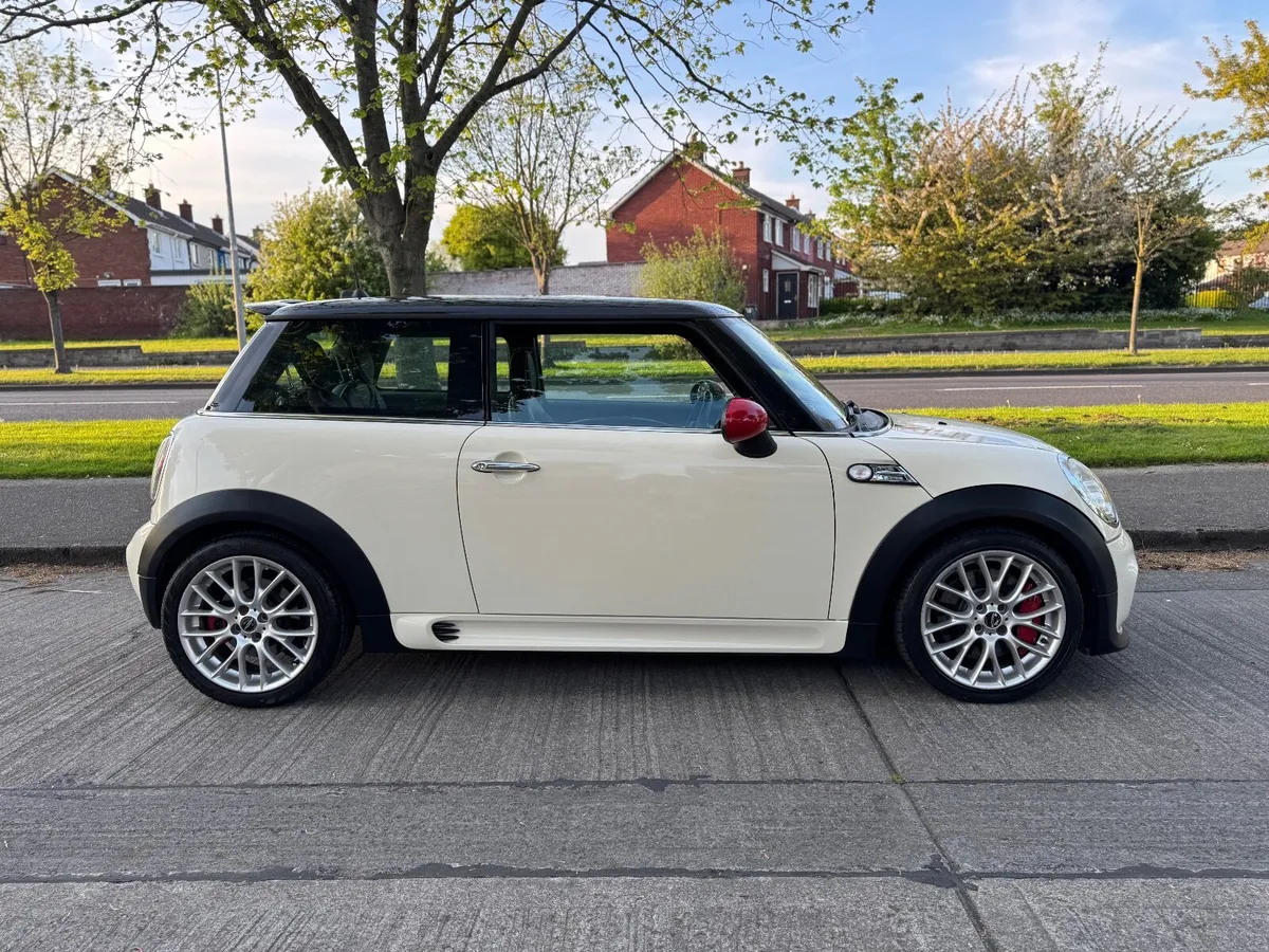 Mini John Cooper Works 2008 COLLECTOR CARS - Image 2