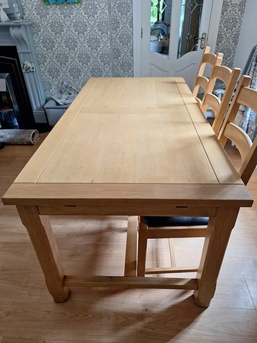 Table and 10 chairs - Image 1