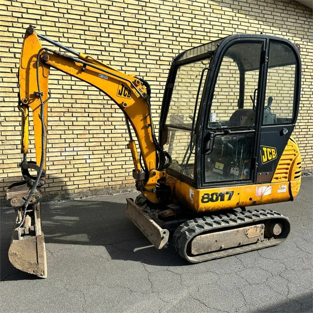 Mini digger for hier - Image 1