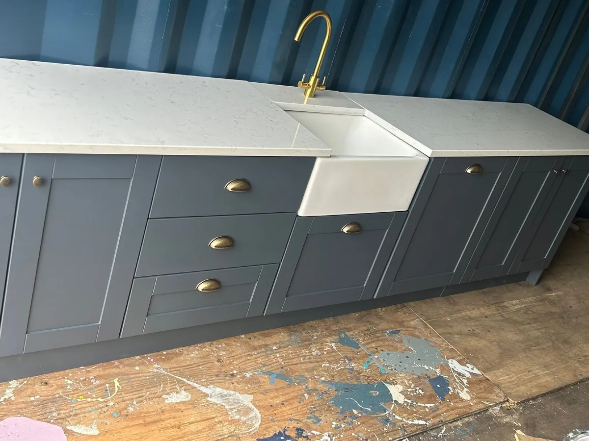 Farrow & ball railngs free standing kitchen - Image 1