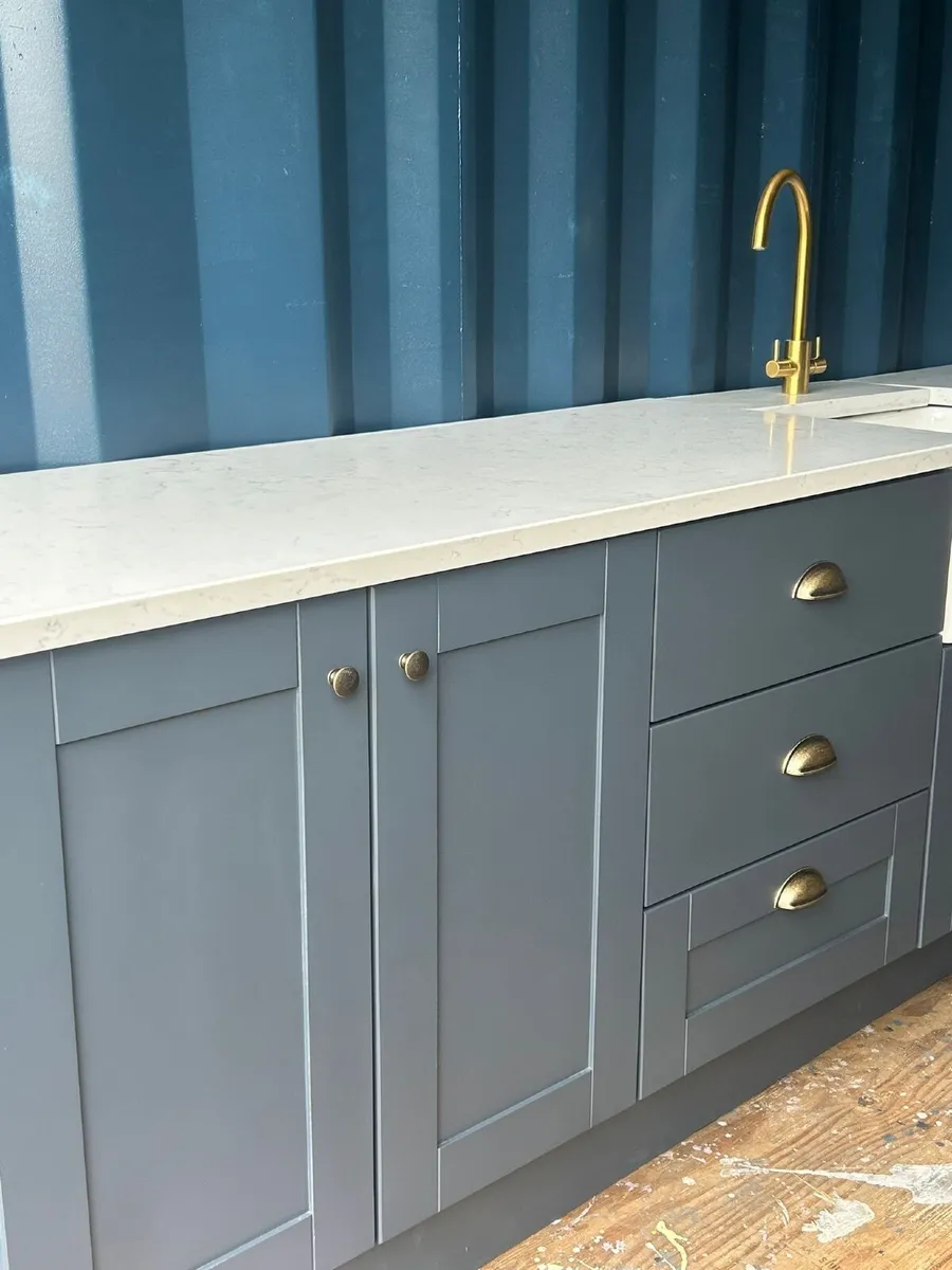 Farrow & ball railngs free standing kitchen - Image 4