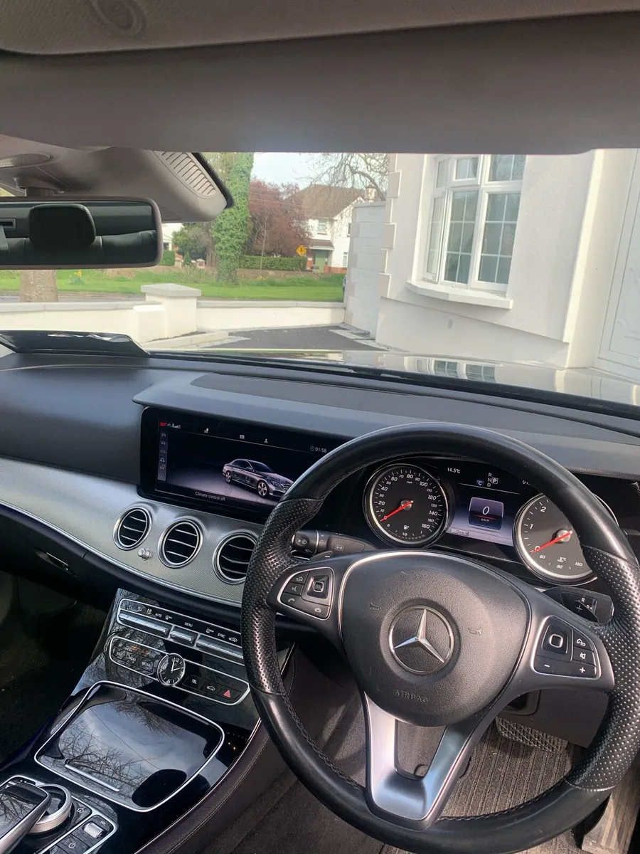 Mercedes E220 Premium plus - Image 3
