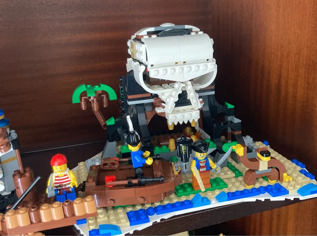 Lego Pirate Ship - Image 4
