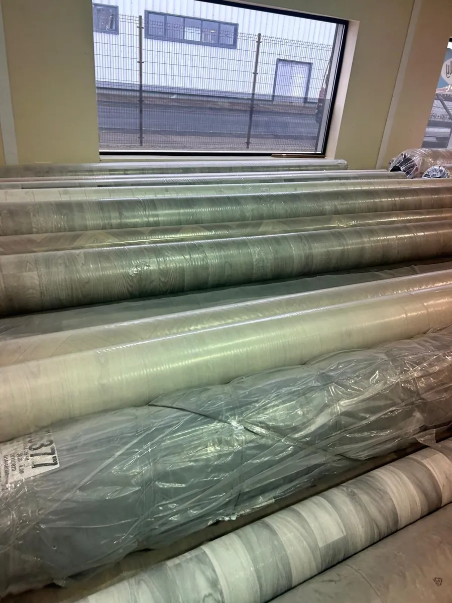 Carpet,s vinyl and flooring - Image 1
