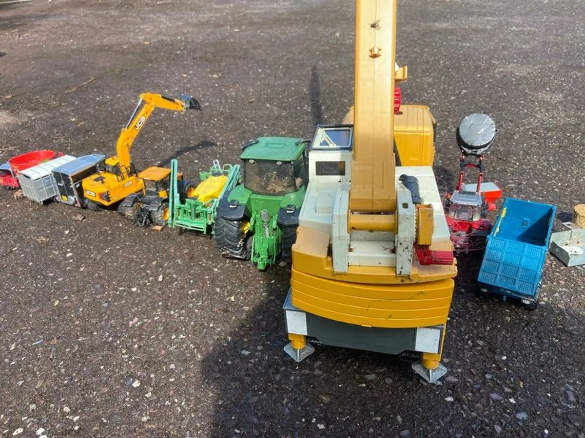 Crane and farm toys - Image 2