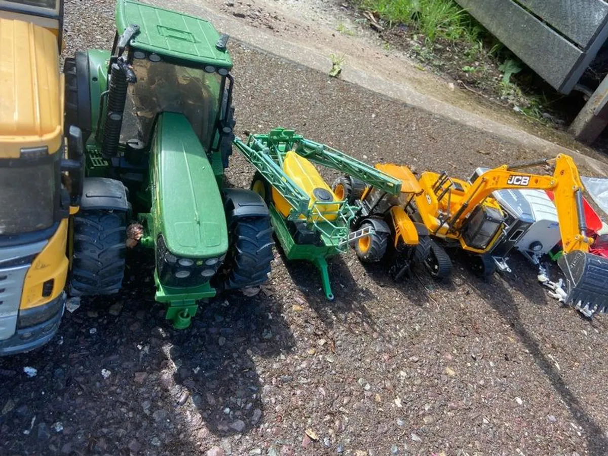 Crane and farm toys - Image 3