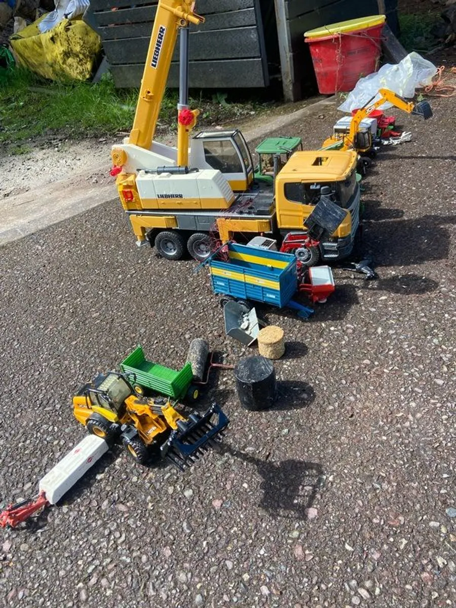 Crane and farm toys - Image 4
