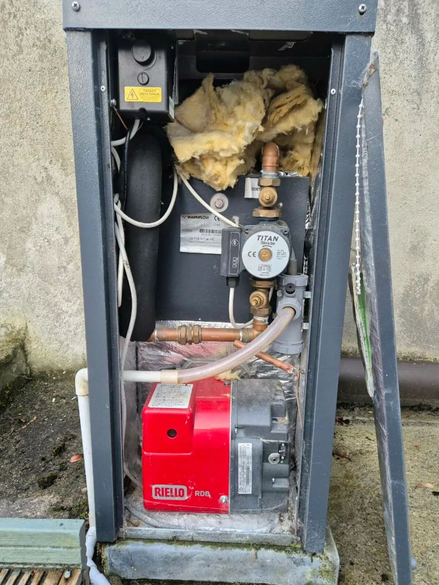 Warmflow K90HE Condensing Boiler + Riello Oil Burn - Image 1